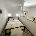 White On Center Apartment *