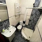 White On Center شقة *