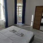 White On Center Apartment *