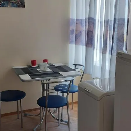 White On Center לבוב