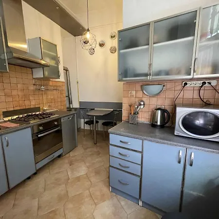 White On Center * לבוב