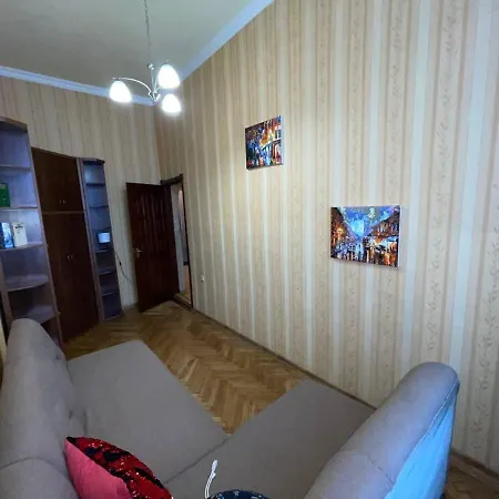 White On Center לבוב