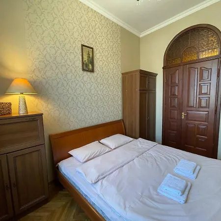 דירה White On Center *