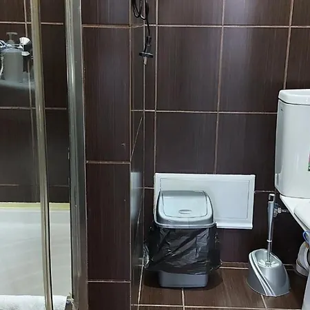 White On Center לבוב