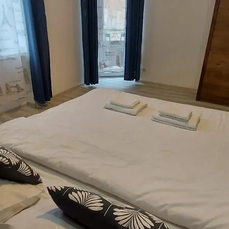 White On Center * לבוב