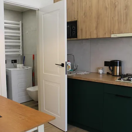 White On Center * Lvov