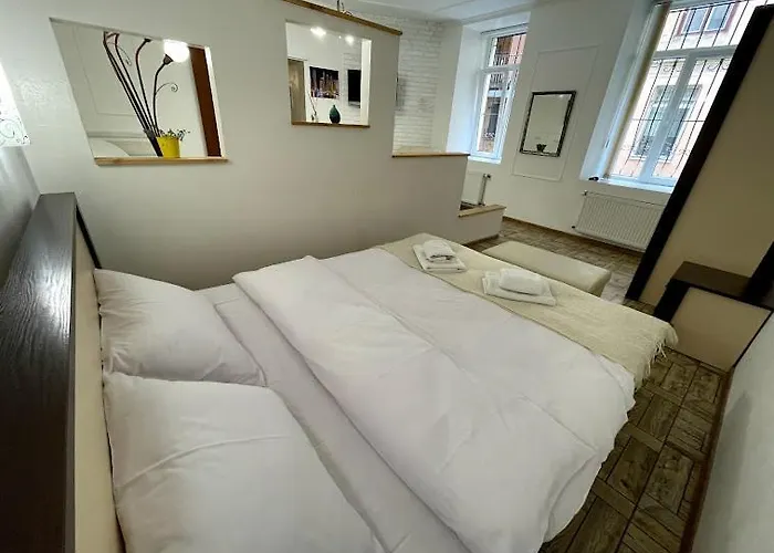 White On Center * Leopoli