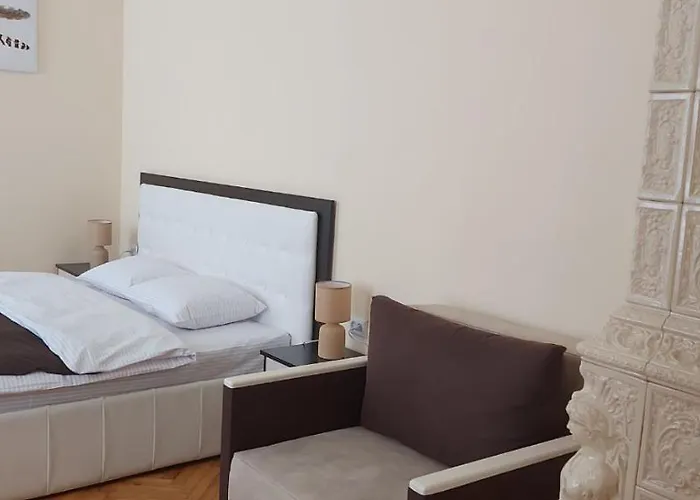 White On Center Leopoli