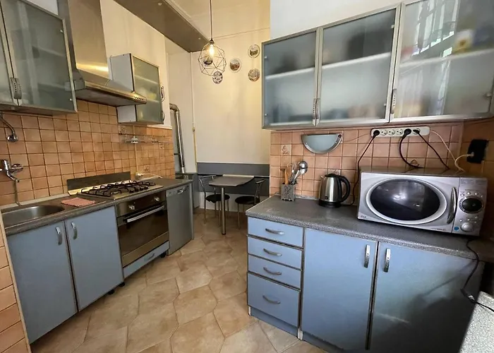 White On Center * לבוב