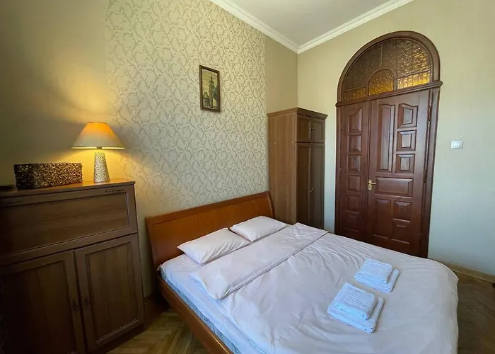 Apartment White On Center *