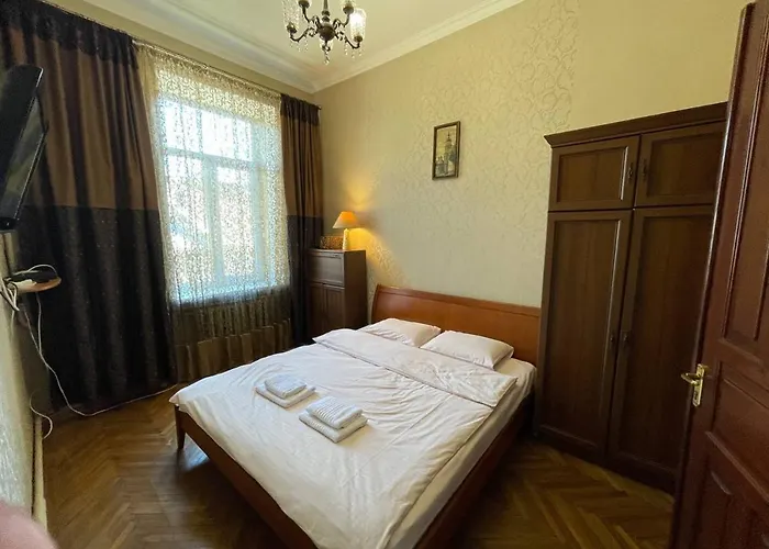 דירה White On Center *