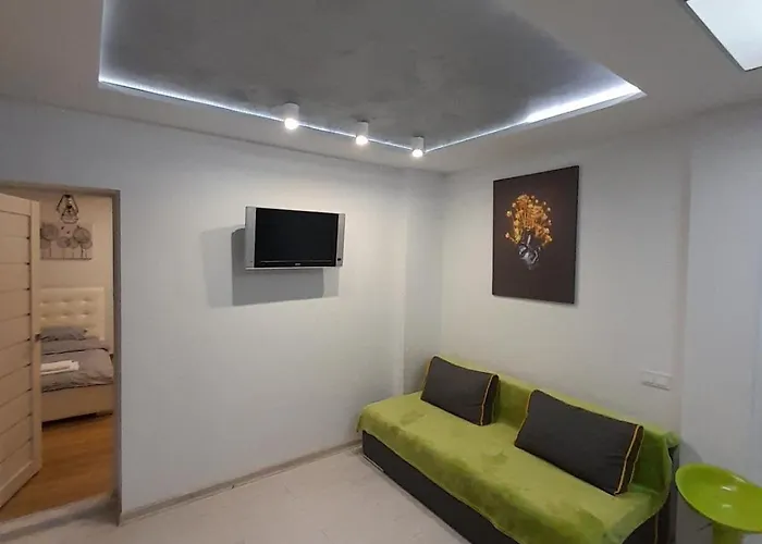 White On Center Leopoli