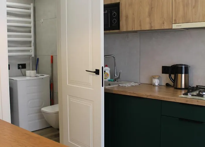 White On Center * לבוב