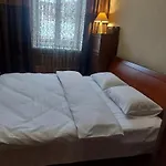 White On Center Апартаменты